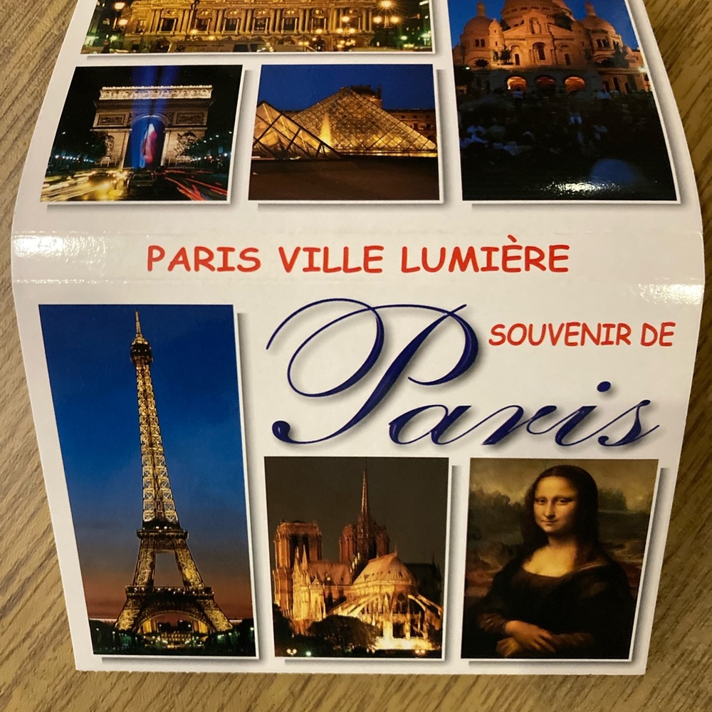 Souvenir Postcard Book-Paris Ville Lumiere 18 UNUSED Cards. Collectible & NEW. - Picture 1 of 14